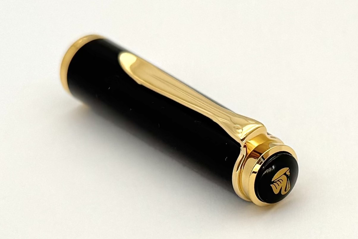 PelikanSEClassicM200MarbledRedFP_H